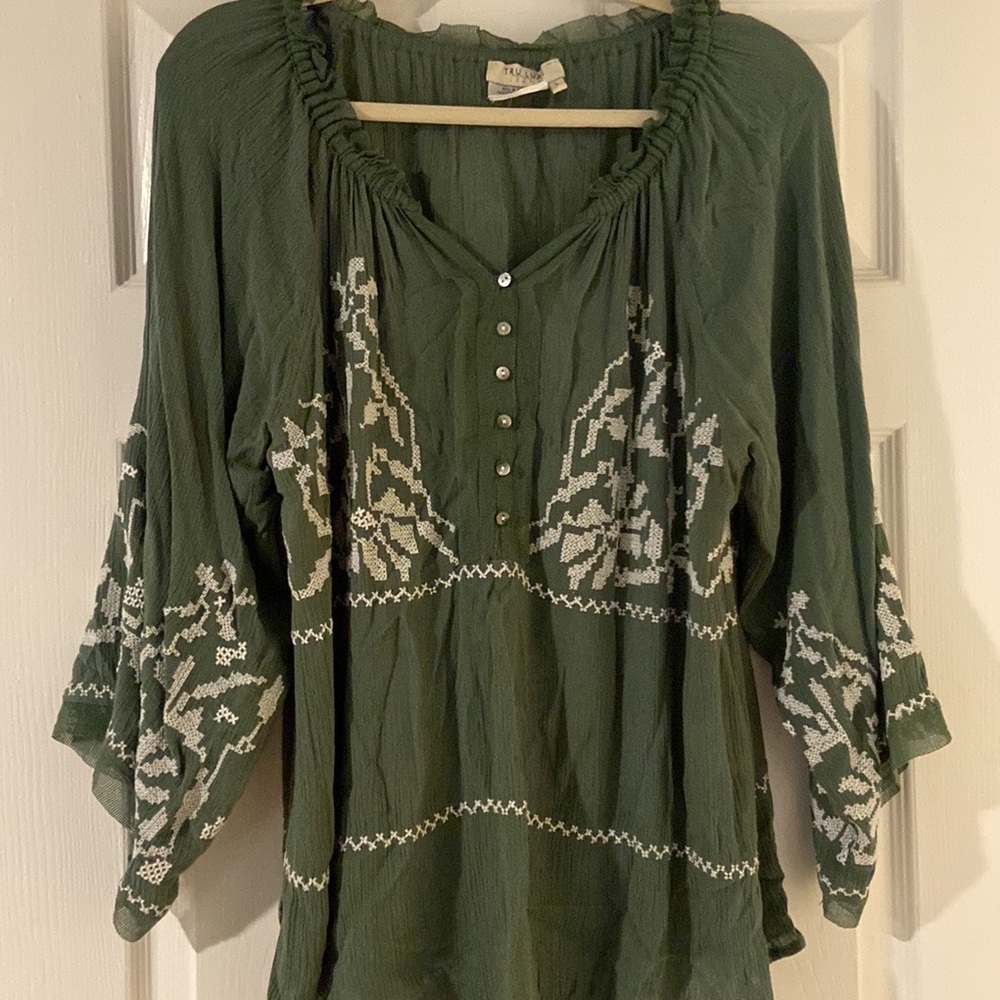 Tru Lux Jeans green and white embroidered blouse, Large